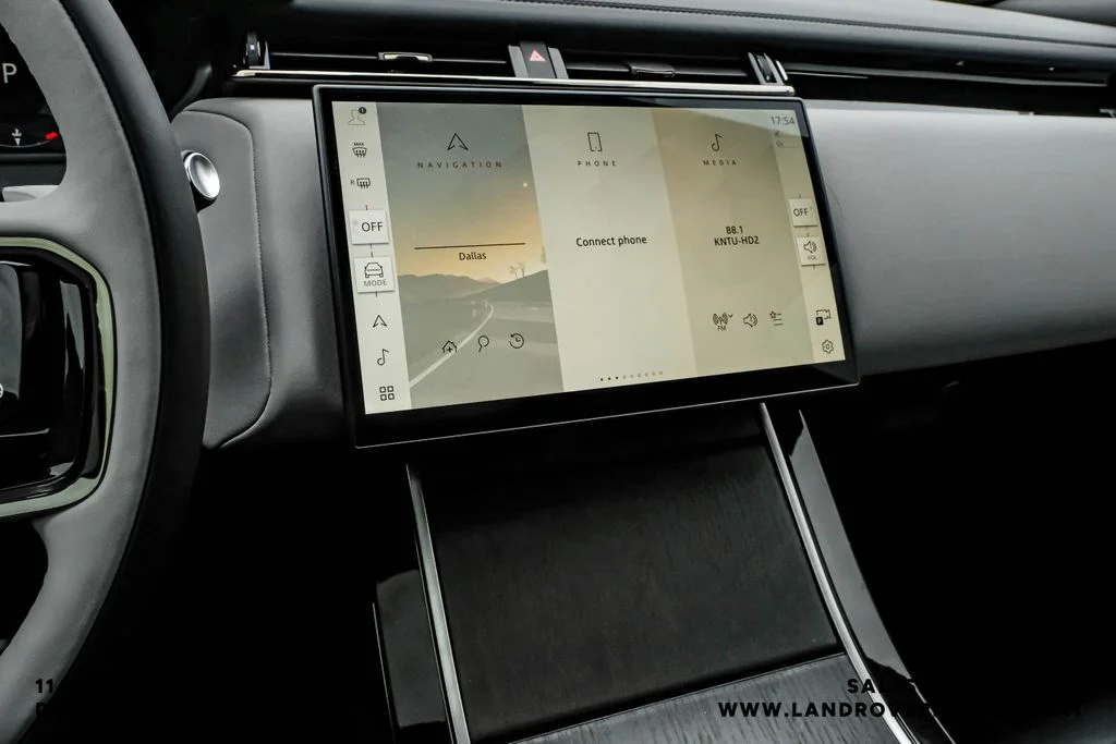 New 2026 Ostuni Pearl Wht Prem Met Land Rover Dynamic SE image 27