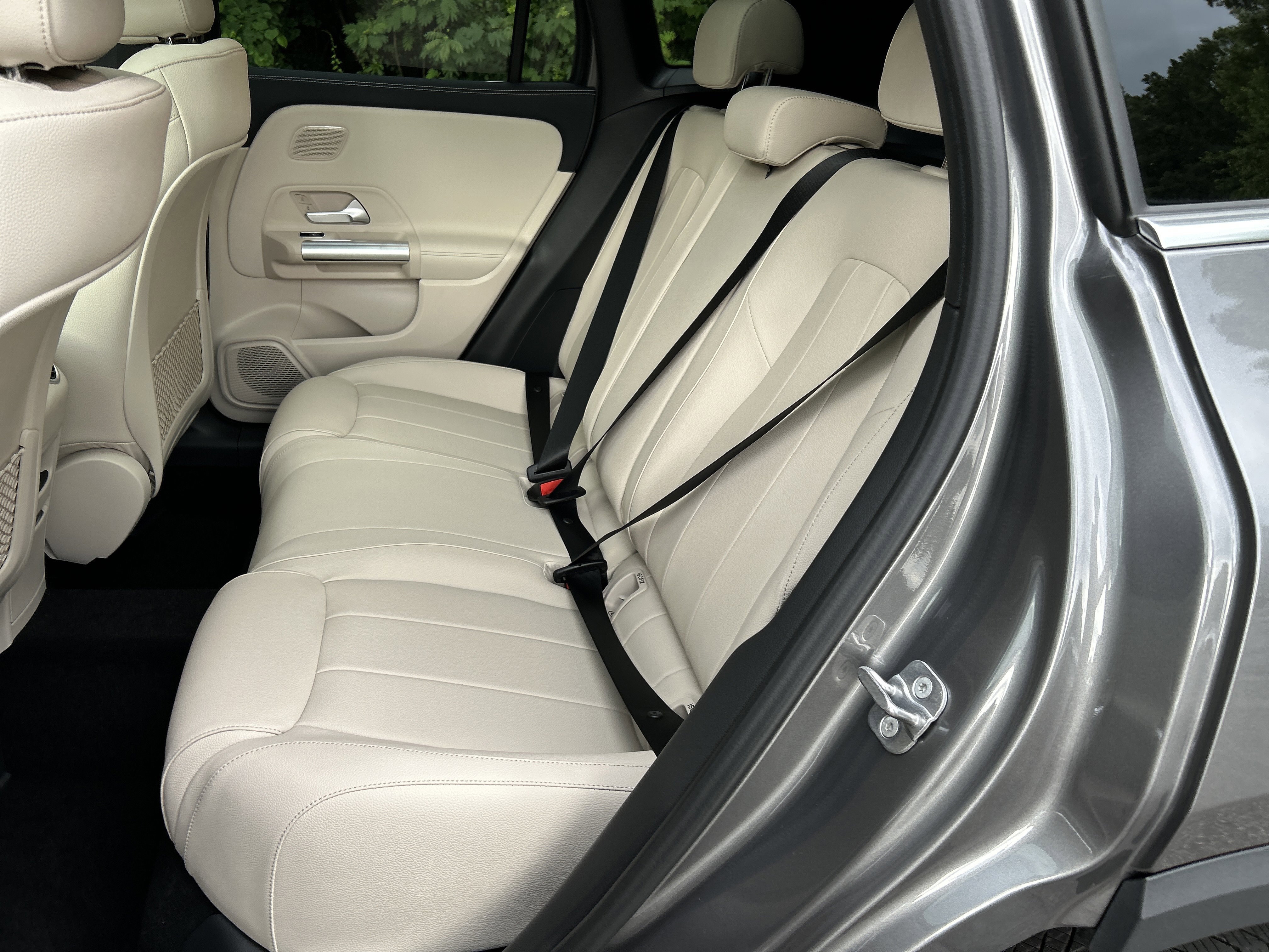 New 2026 Mountain Grey Metallic Mercedes-Benz GLA 250 SUV image 36