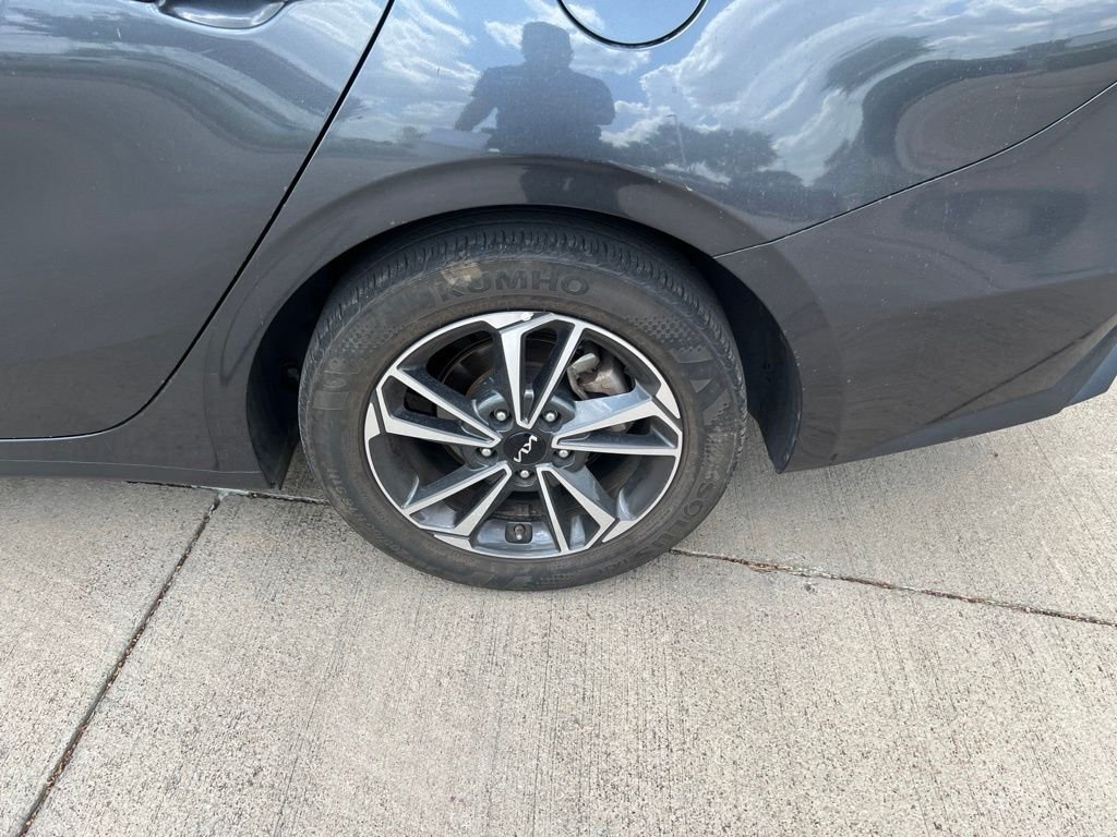 Used 2024 Gray Kia LXS image 7