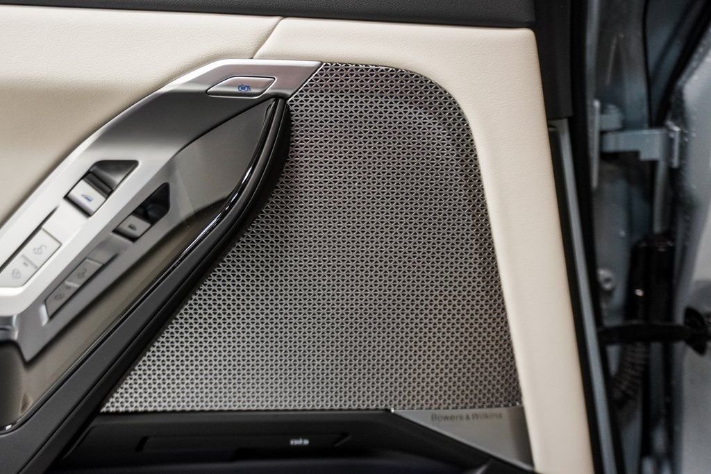 Used 2023 Gray BMW 760i xDrive image 9