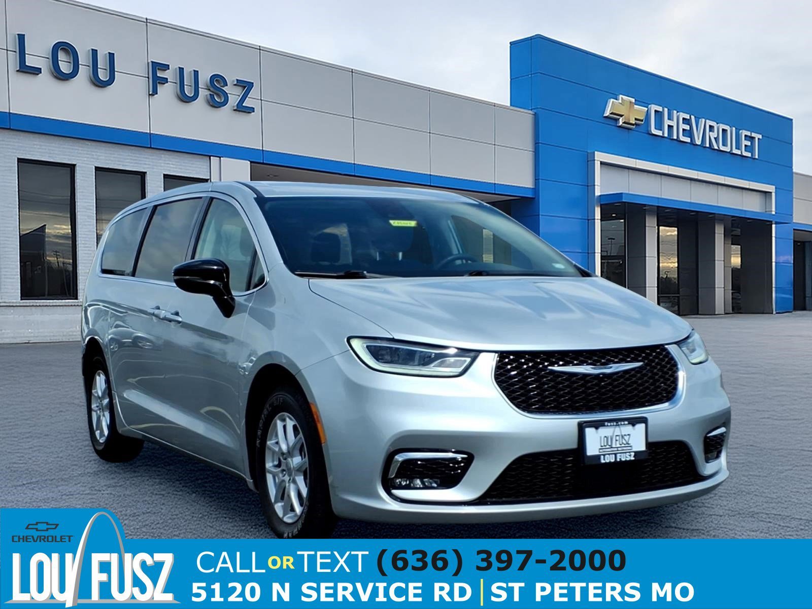 2024 Chrysler Pacifica Touring L's photo
