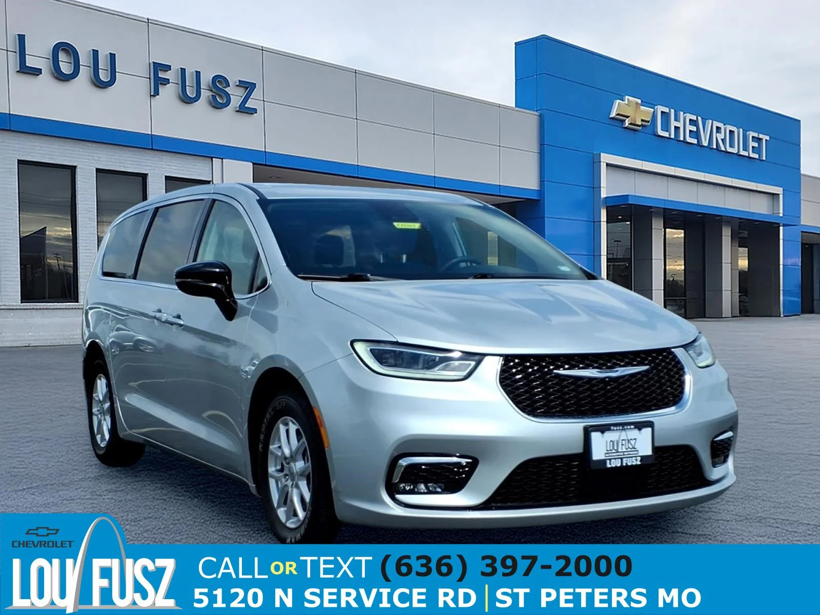 2024 Chrysler Pacifica Touring L's photo