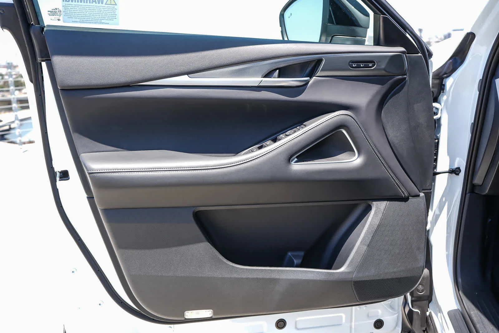 New 2027 MINERAL BLACK INFINITI Luxe FWD image 25