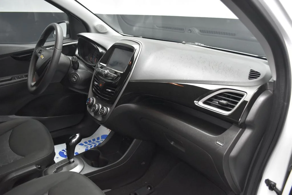 Used 2021 White Chevrolet 1LT image 25
