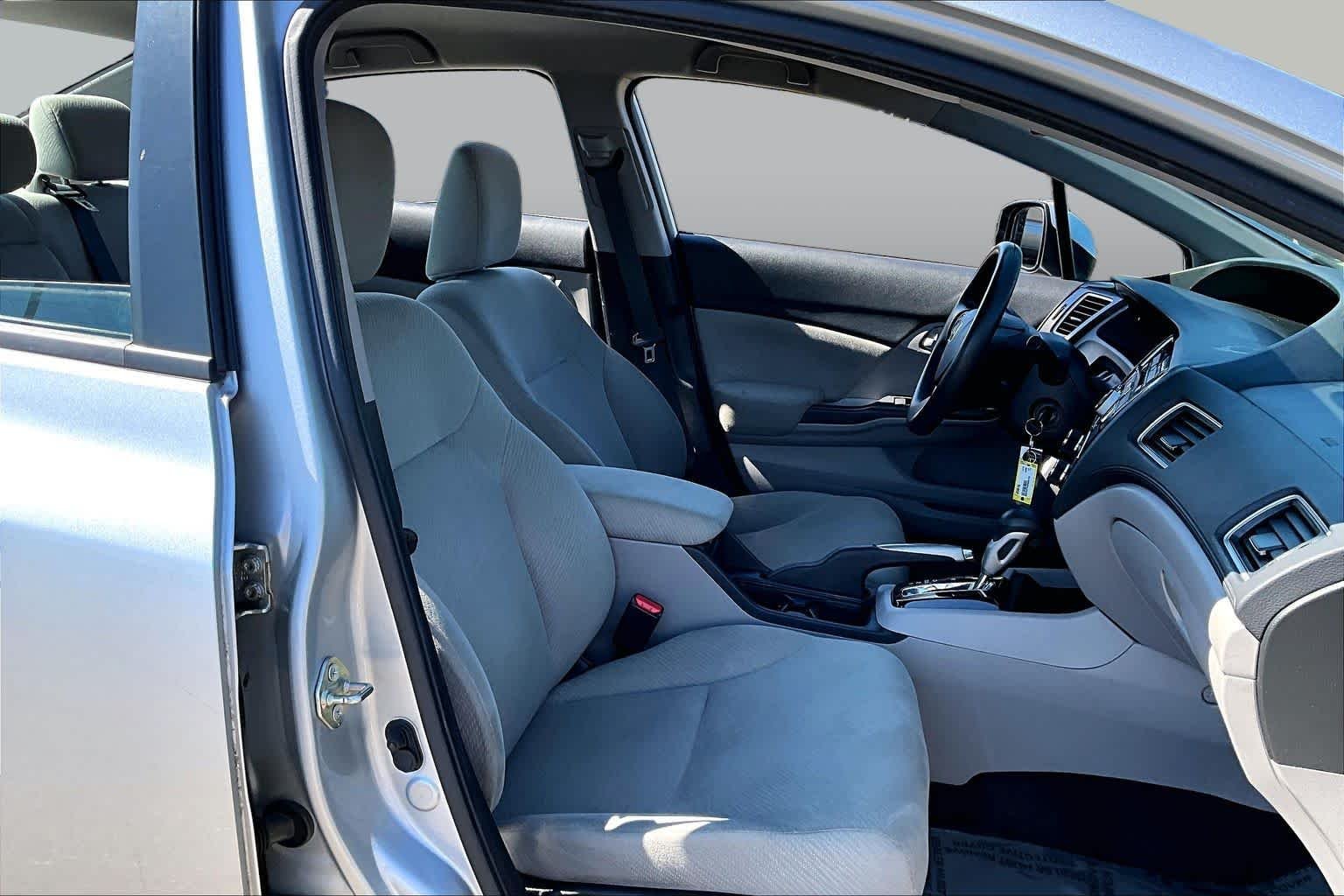 Used 2013 Alabaster Silver Metallic Honda LX image 8