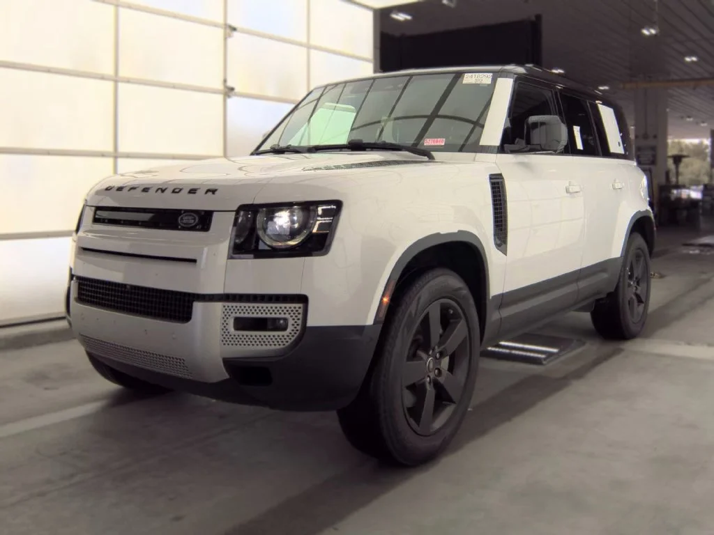 Used 2024 White Land Rover S image 3