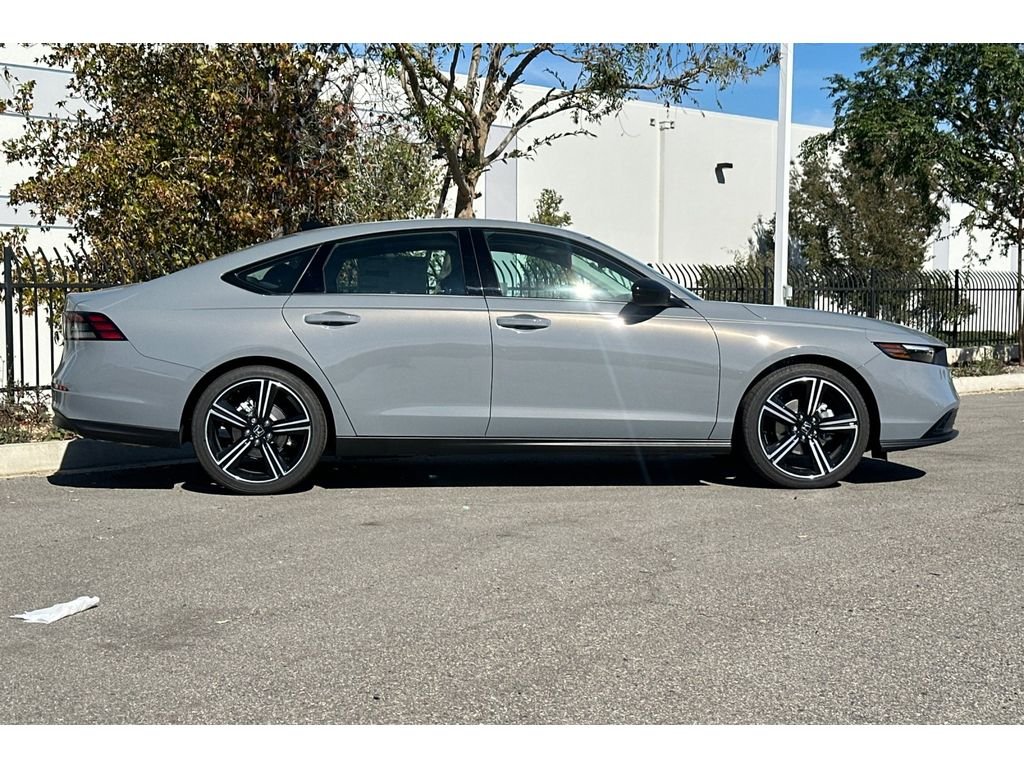 New 2026 Urban Gray Pearl Honda SE image 3