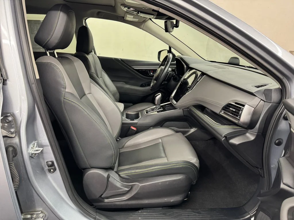 Used 2025 Silver Subaru Onyx Edition image 26