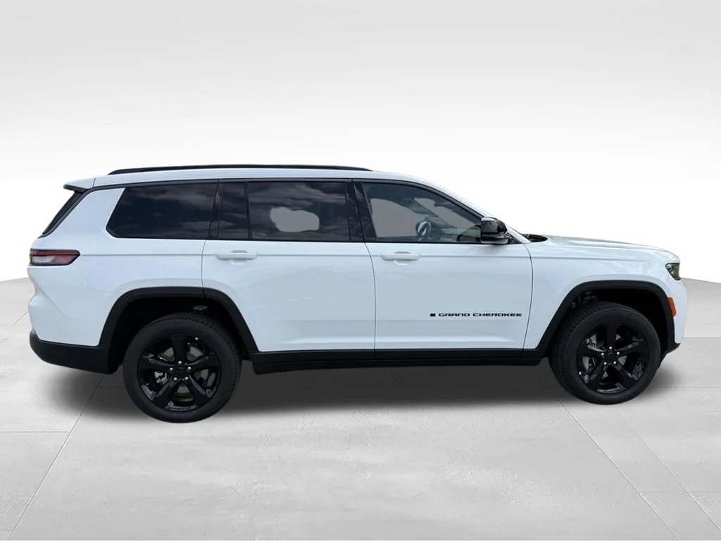 New 2026 Bright White Clear-Coat Exterior Paint Jeep Limited image 7
