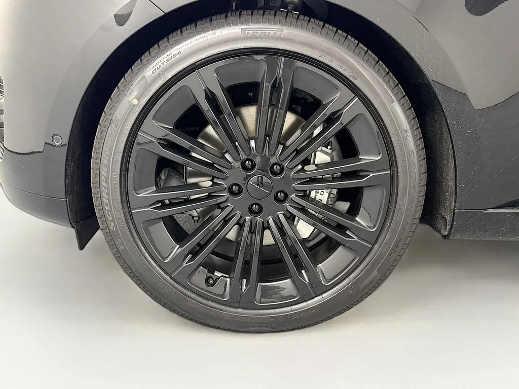 New 2026 Santorini Black Land Rover SE image 32