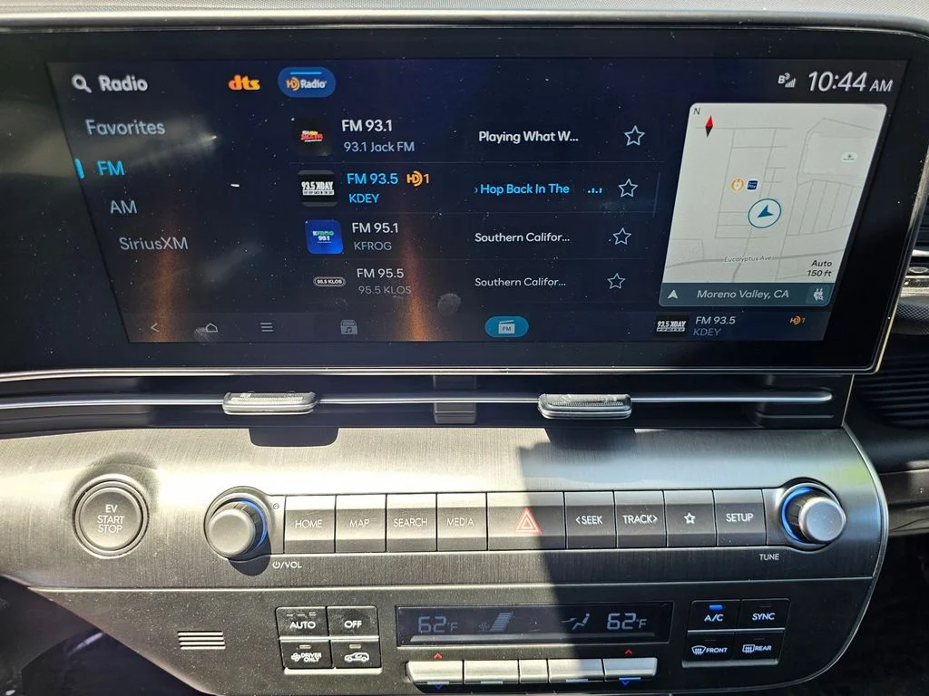 Used 2024 Blue Hyundai SEL image 31