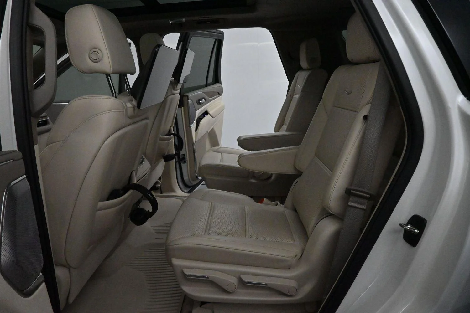 Used 2024 Crystal White Tricoat Cadillac Sport Platinum image 33
