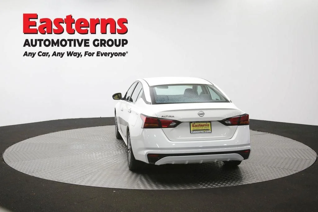 Used 2025 White Nissan 2.5 SV image 40