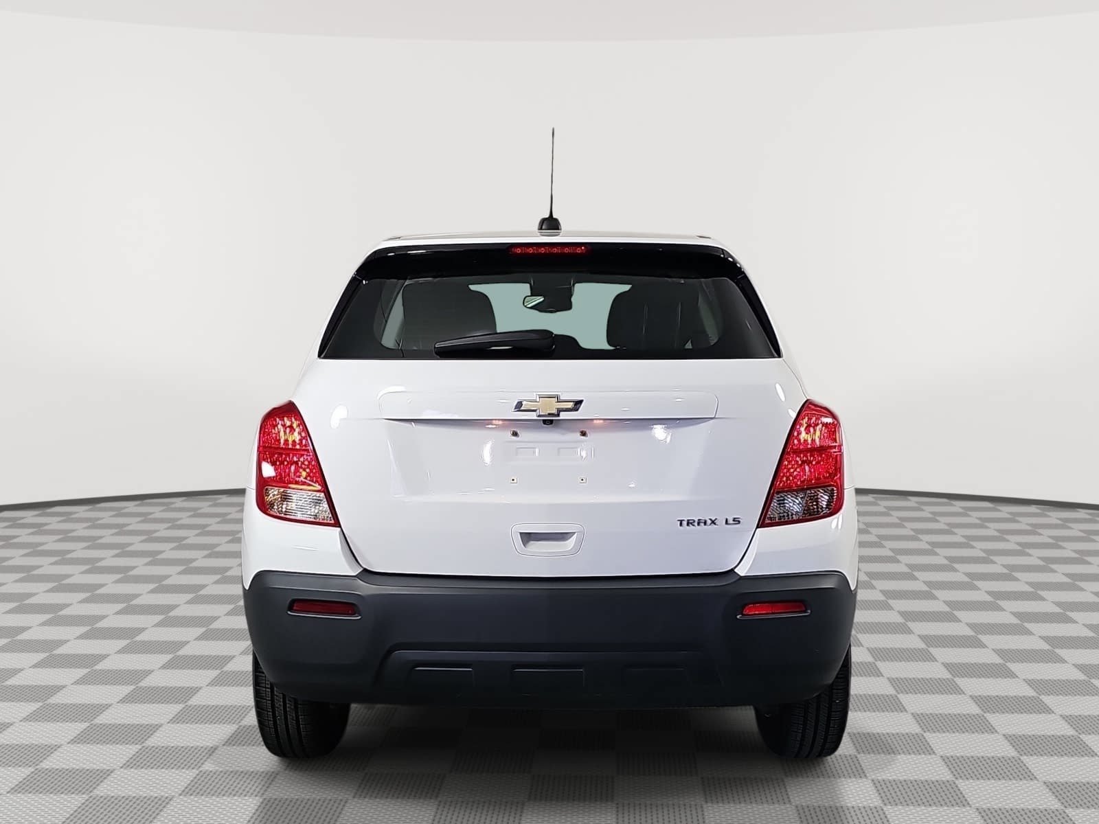 Used 2016 White Chevrolet LS image 7