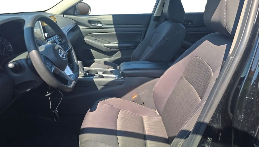Used 2025 Black Nissan 2.5 SV image 7