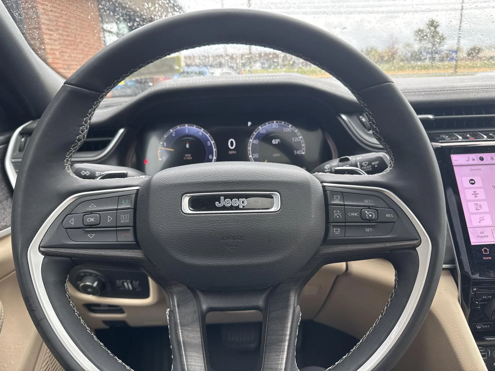 Used 2025 Diamond Black Crystal Pearlcoat Jeep Limited image 13