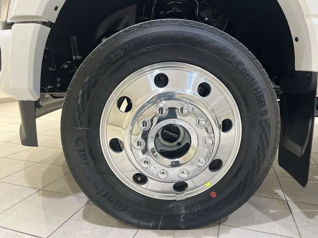 New 2027 Star White Metallic Tri-Coat Ford F-550® Platinum image 57