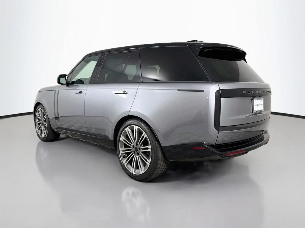New 2026 Eiger Grey Land Rover SE image 7