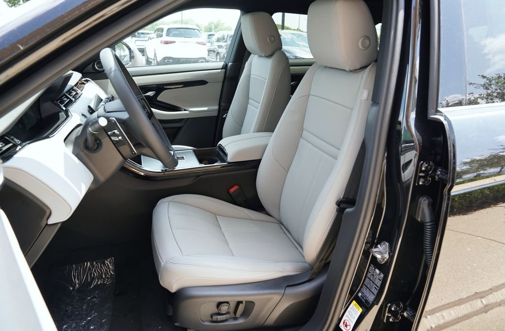 New 2026 Santorini Black Land Rover S image 12