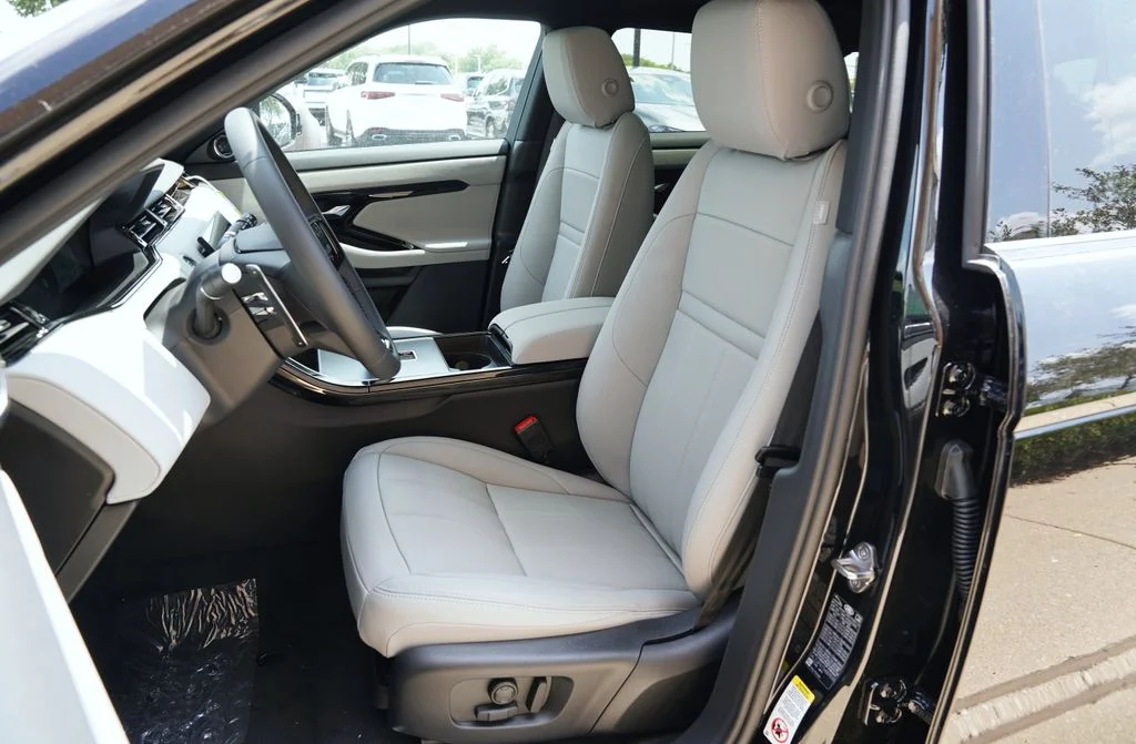 New 2026 Santorini Black Land Rover S image 12