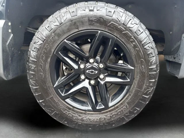 Used 2019  Chevrolet LT Trail Boss image 32