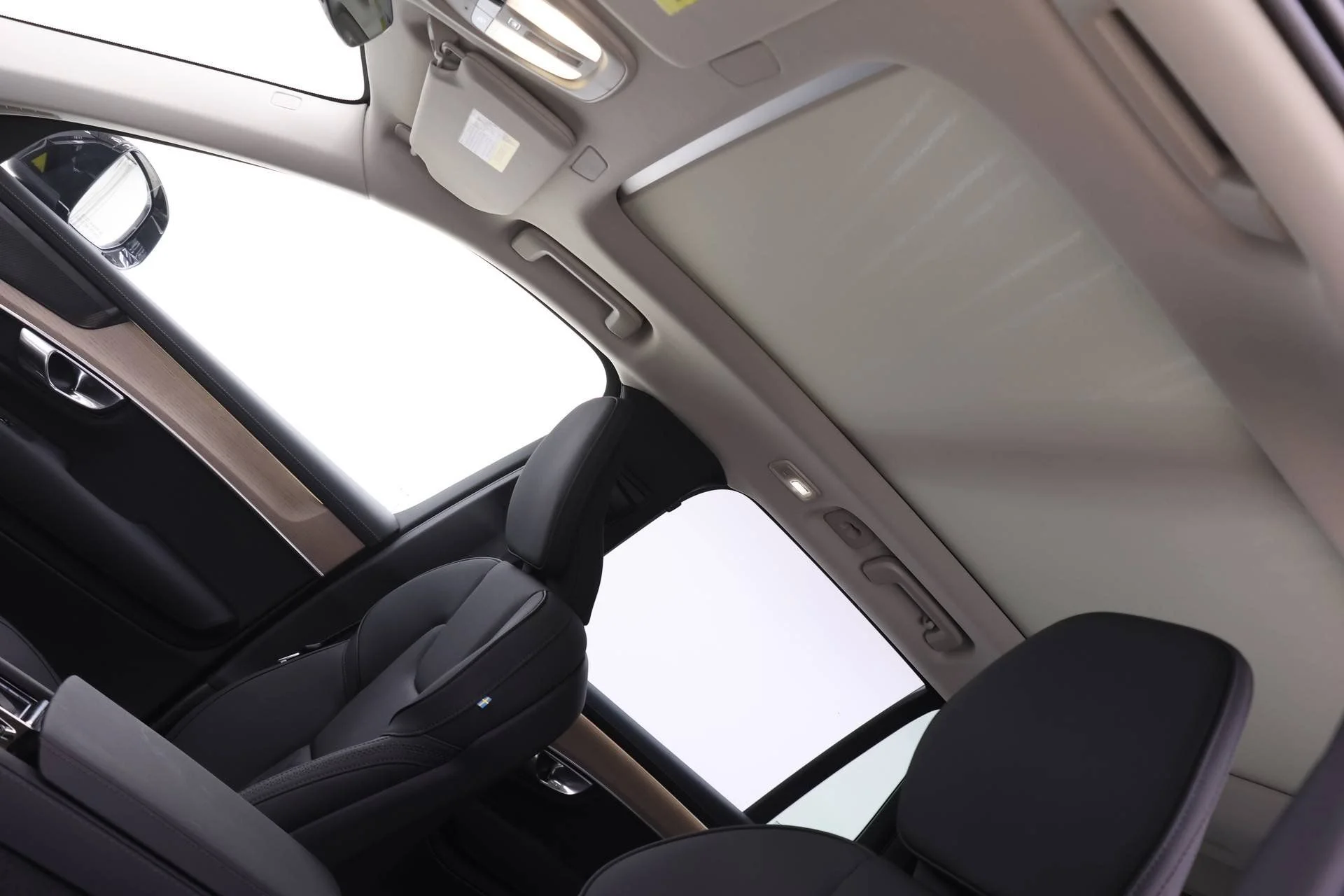 New 2026 Onyx Black Volvo Plus image 12