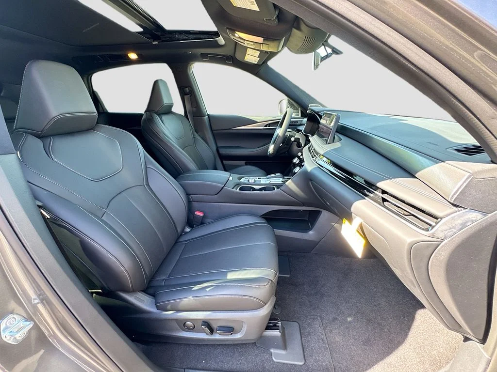 New 2027 GRAPHITE SHADOW INFINITI Luxe AWD image 29
