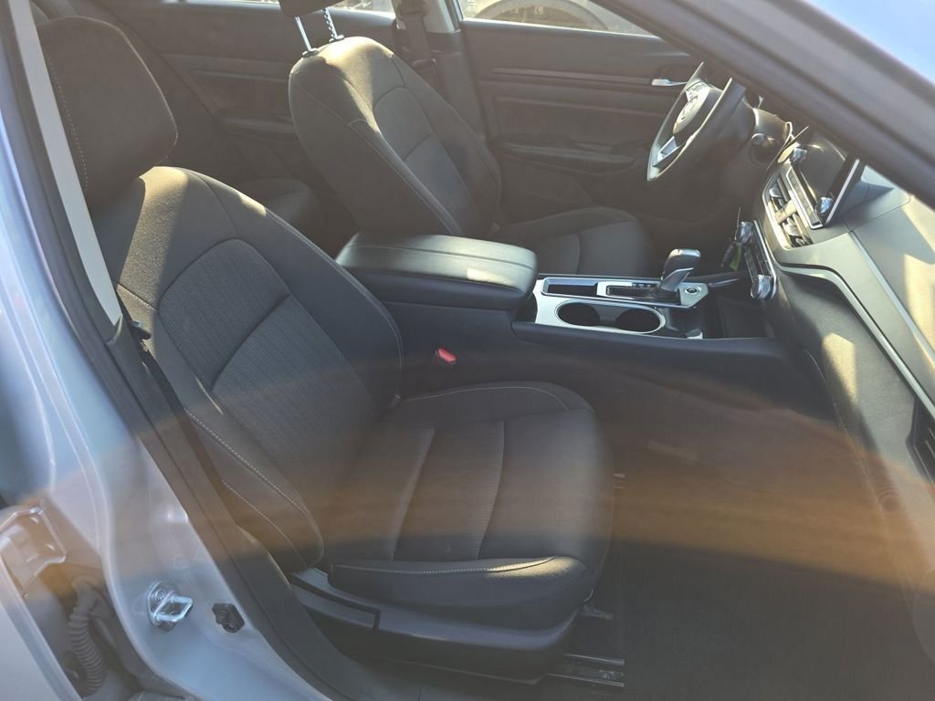 Used 2024 Silver Nissan 2.5 SV image 4