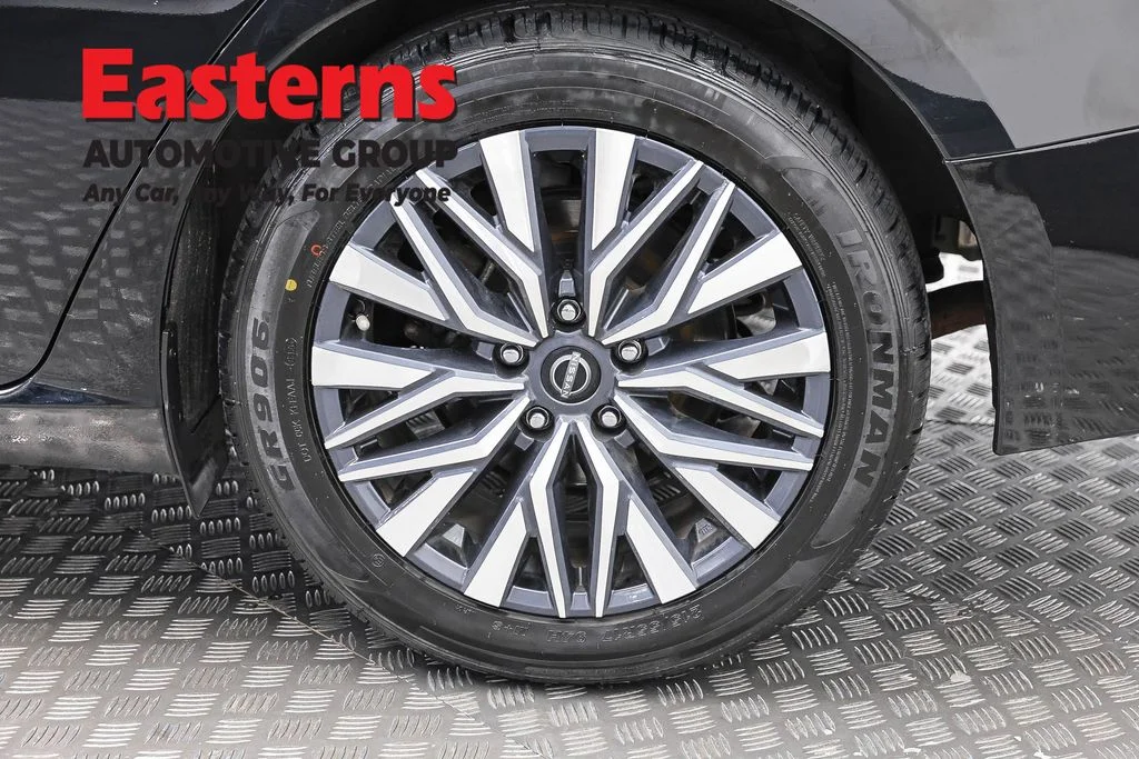 Used 2024 Black Nissan 2.5 SV image 30