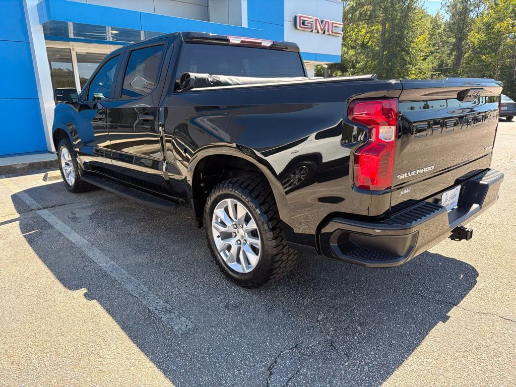 Used 2022 BLACK Chevrolet Custom image 5