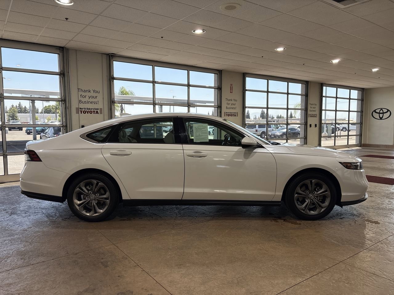 Used 2024 White Honda EX image 3