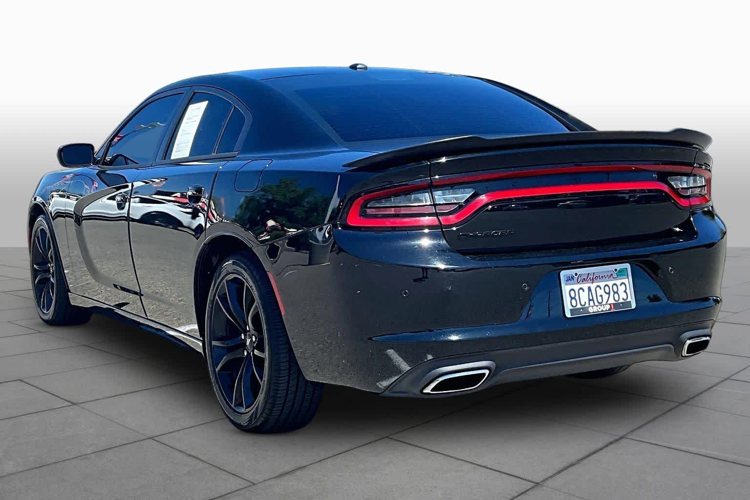 Used 2017 Pitch Black Clearcoat Dodge SE image 11