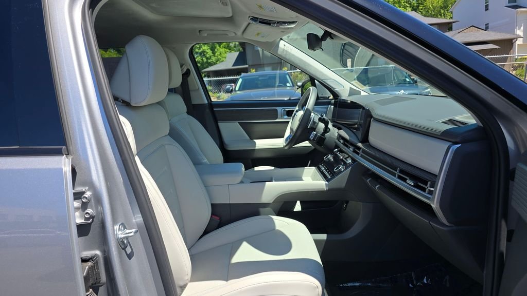 Used 2025 Shimmering Silver Hyundai Calligraphy image 10
