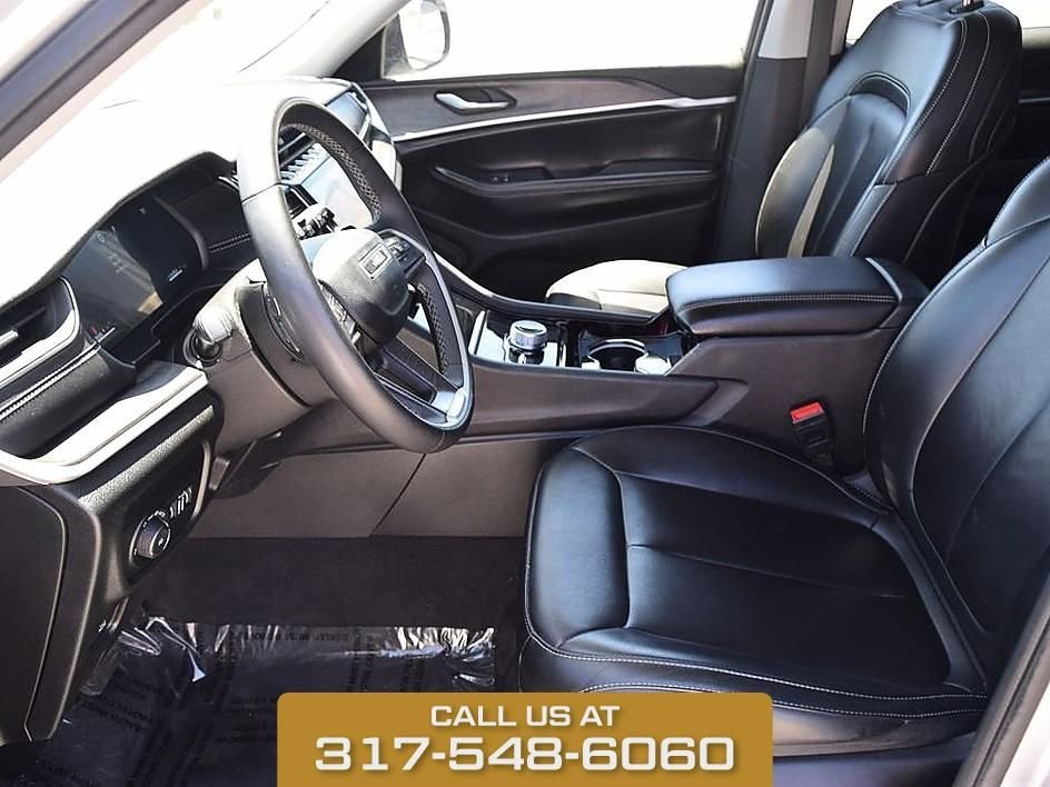 Used 2023 Silver Zynith Jeep Limited image 18