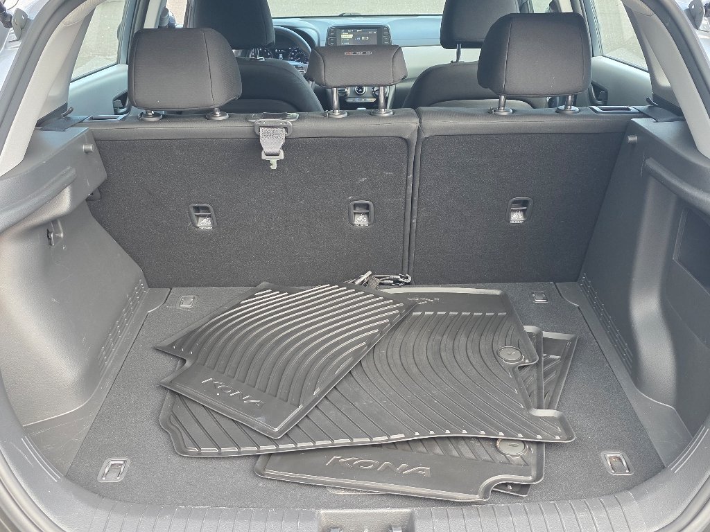 Used 2020 Sonic Silver Hyundai SE image 4
