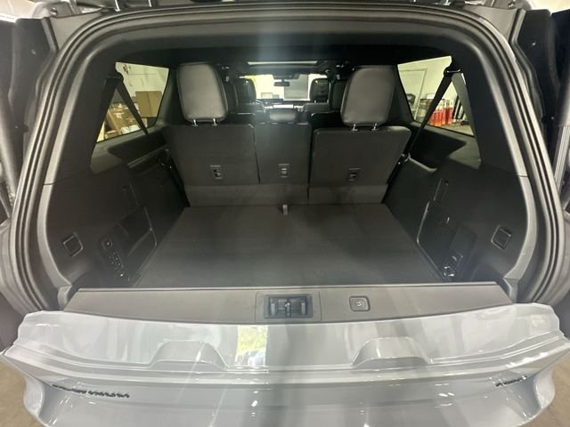 New 2027 Gray Ford Platinum image 26