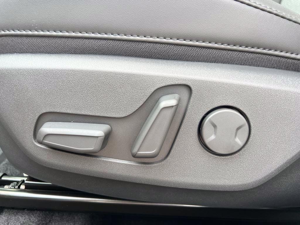 2025 Kia Niro EX Touring - Photo 16
