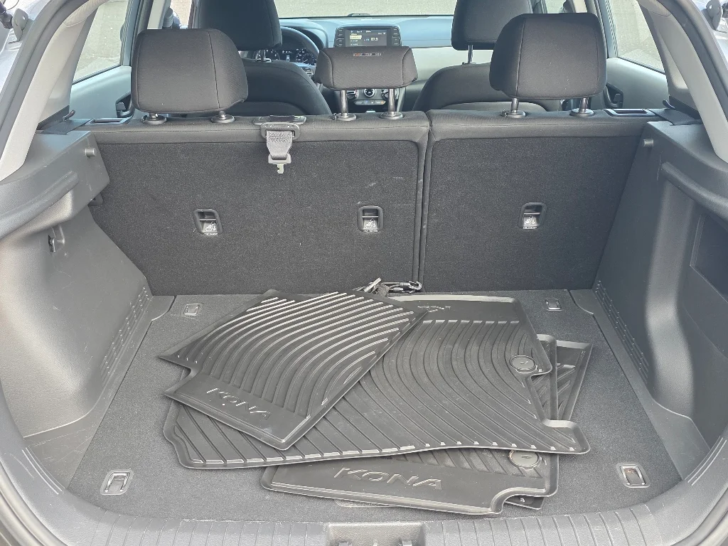 Used 2020 Sonic Silver Hyundai SE image 4