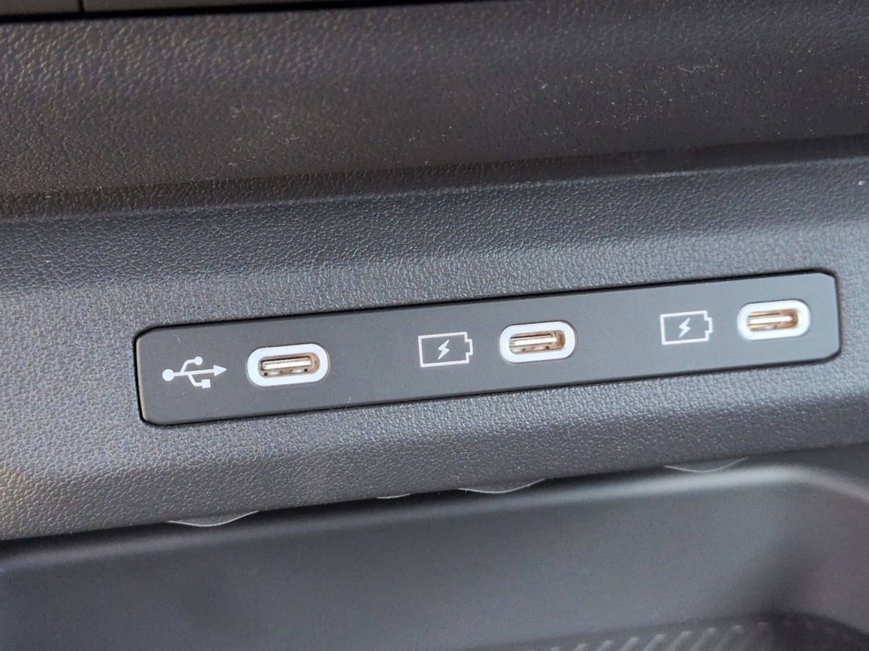 New 2027 Ivory Silver Kia LX image 19