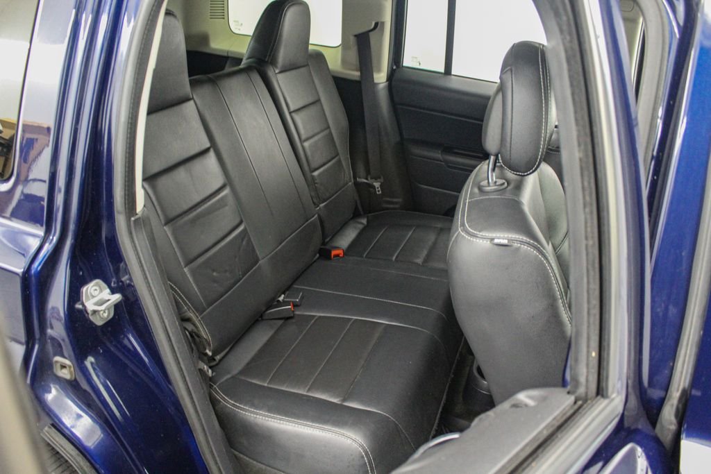 Used 2017 Blue Jeep Latitude image 25