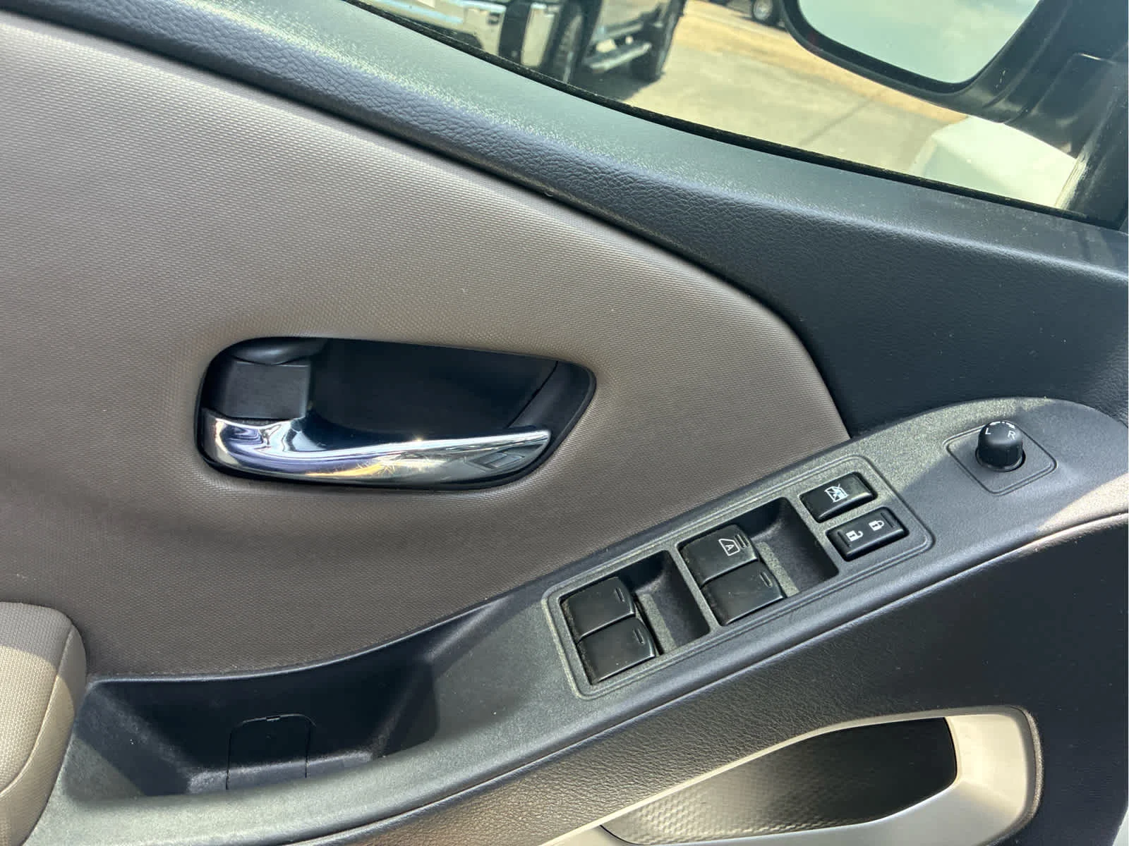 Used 2022 Glacier White Nissan SV image 11