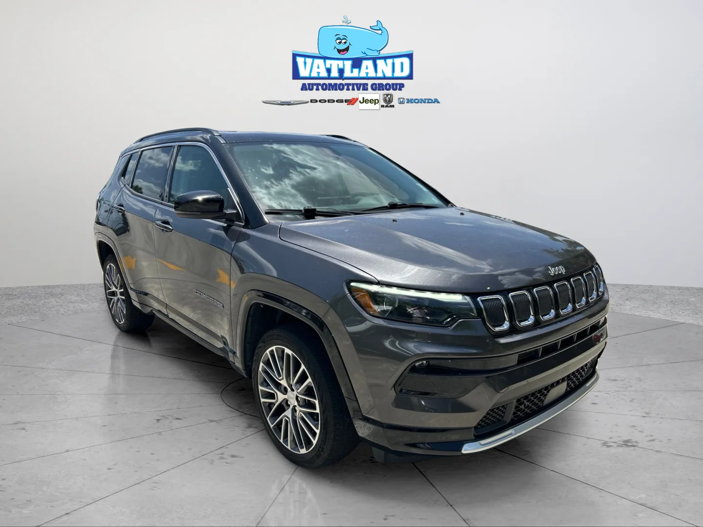 Used 2022 Crystal Metallic Jeep Limited image 7