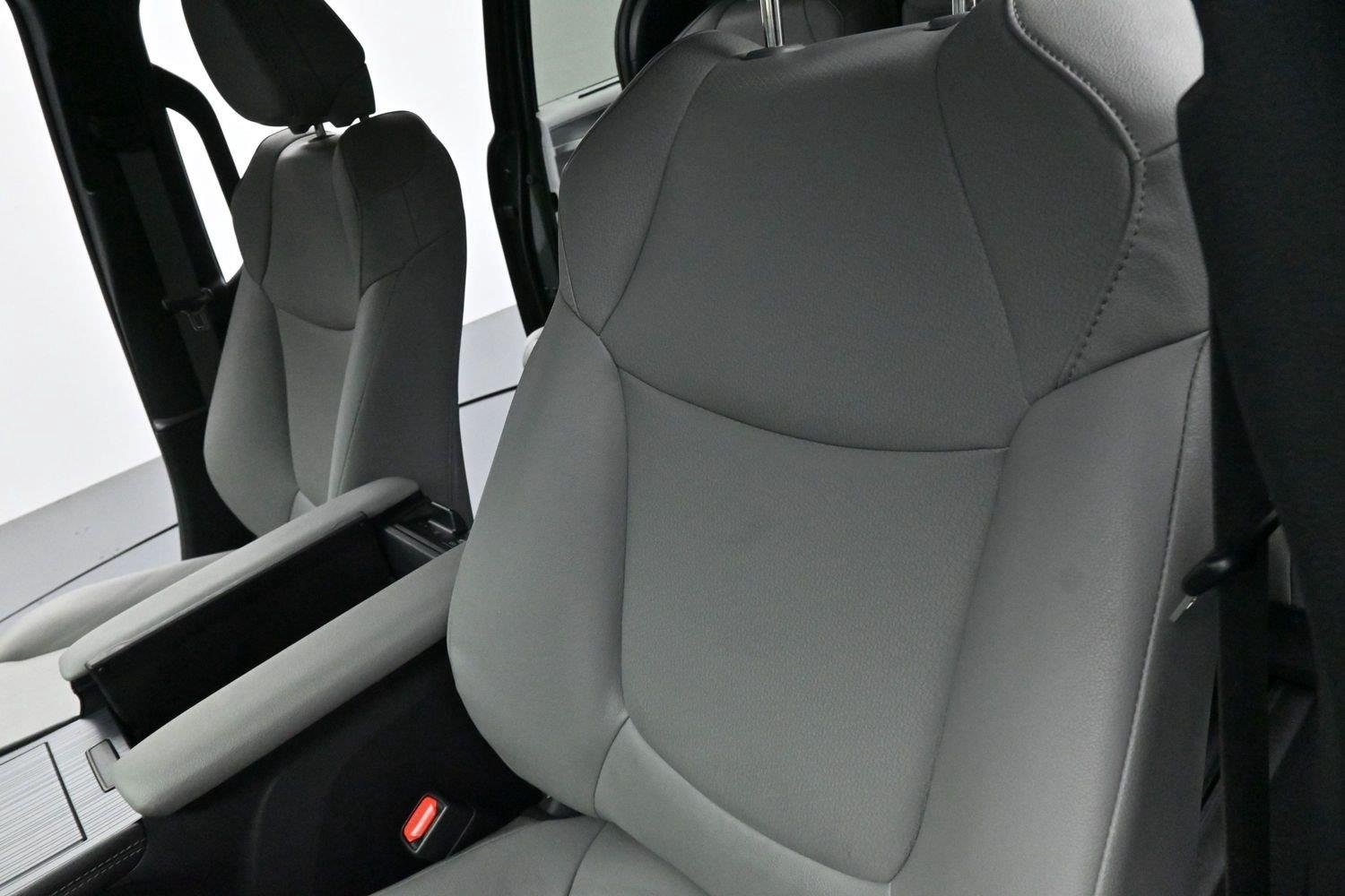 Used 2025 Cypress Toyota XLE 8-Passenger image 15