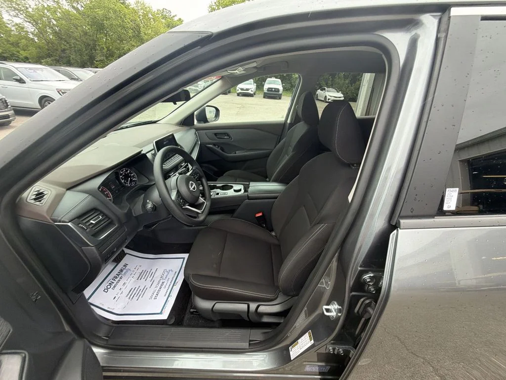 Used 2023 Gray Nissan S image 11