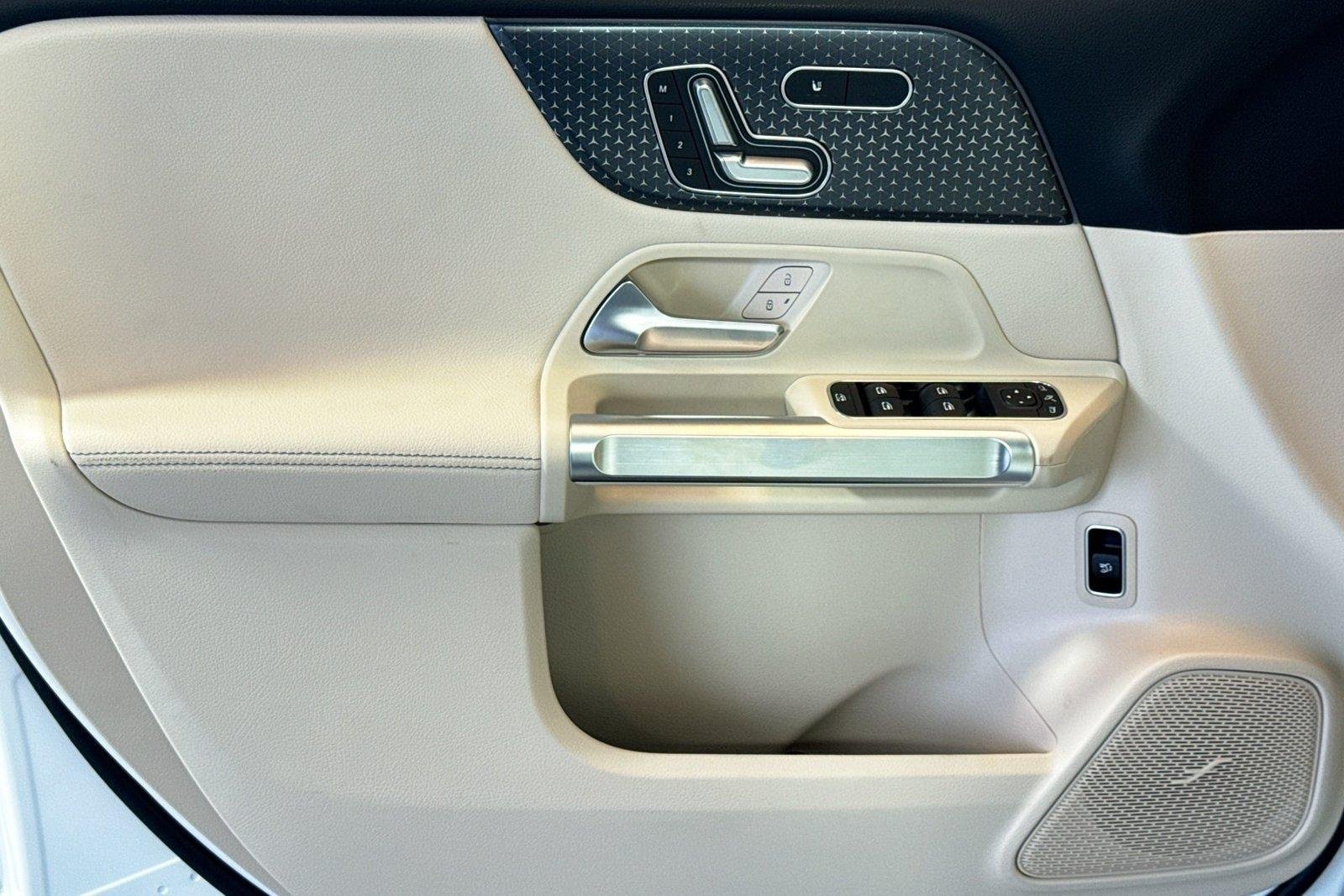 New 2026 Polar White Mercedes-Benz GLB 250 image 16