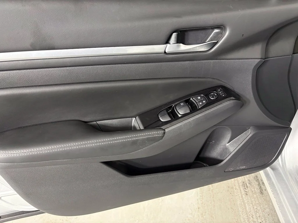 Used 2024 Silver Nissan 2.5 SL image 9