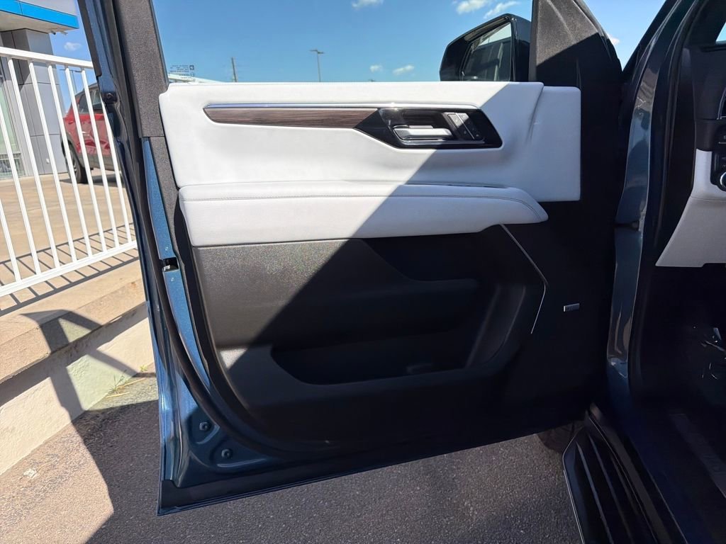 2025 Chevrolet Tahoe Premier - Photo 10