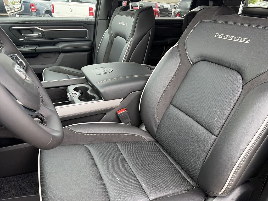New 2026 Diamond Black Crystal Pearl-Coat Exterior Paint Ram Laramie image 11