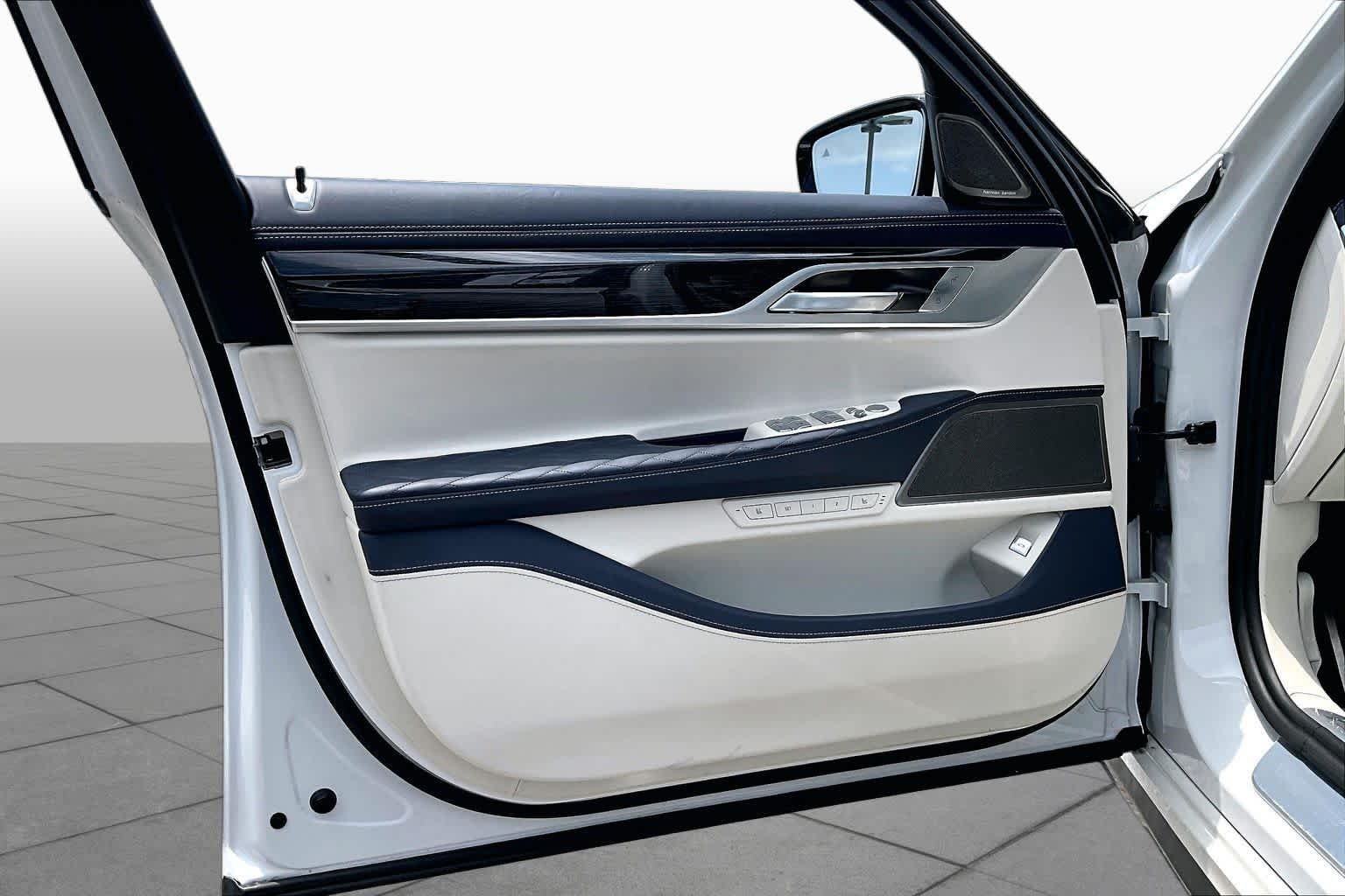 2022 BMW 7 Series 750i - Photo 23