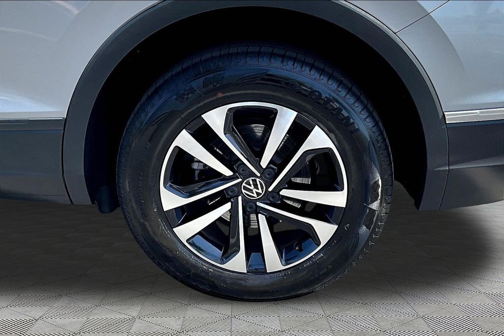 Used 2022 Gray Volkswagen 2.0T S image 32